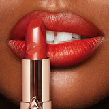 CHARLOTTE TILBURY - Hot Lips Lipstick Tono Red Hot Susan